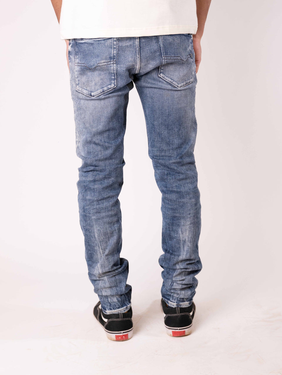 Diesel Buster Tapered Fit Regular Waist Coated Jeans (31)