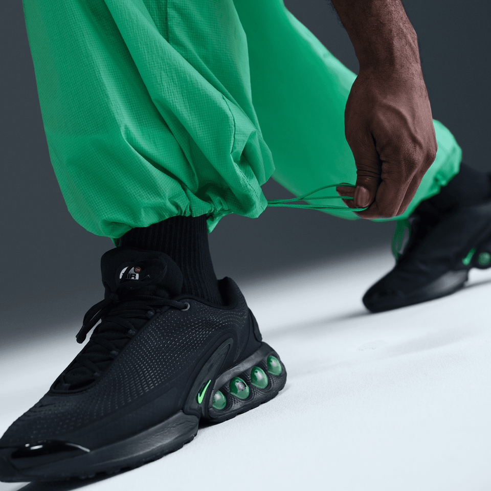 Nike PROJECT F.R.O.G CARGO PANTS - GREEN SHOCK