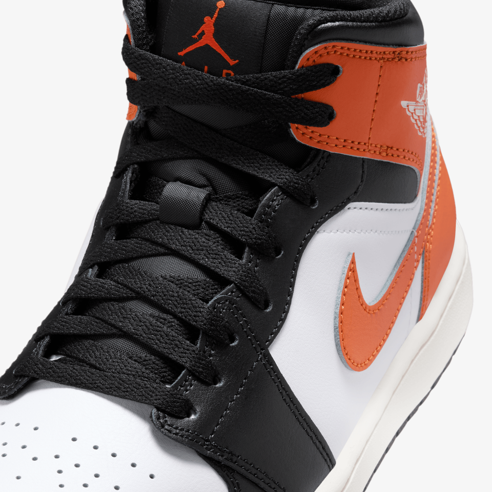 Air Jordan 1 Mid Black Toe Starfish