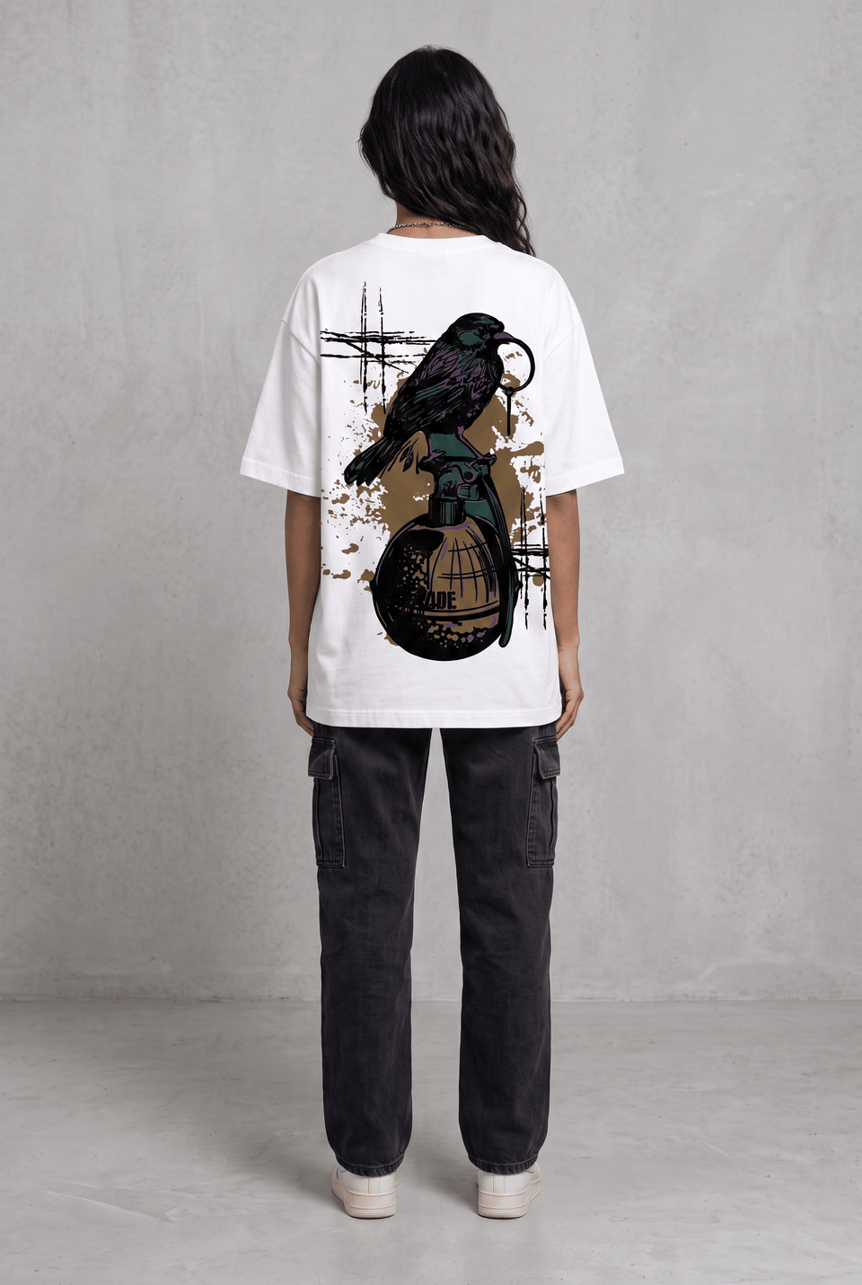 GRENADE WHITE WOMEN’S OVERSIZED T-SHIRT
