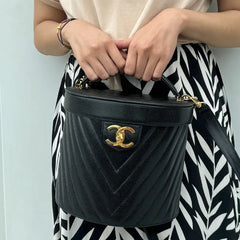 JR289 - CHANEL Vintage Black Caviar Leather Chevron Cosmetic Bag