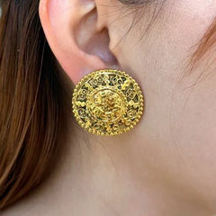 JS480 - CHANEL Vintage Round Gold Plated Clip-On Earrings