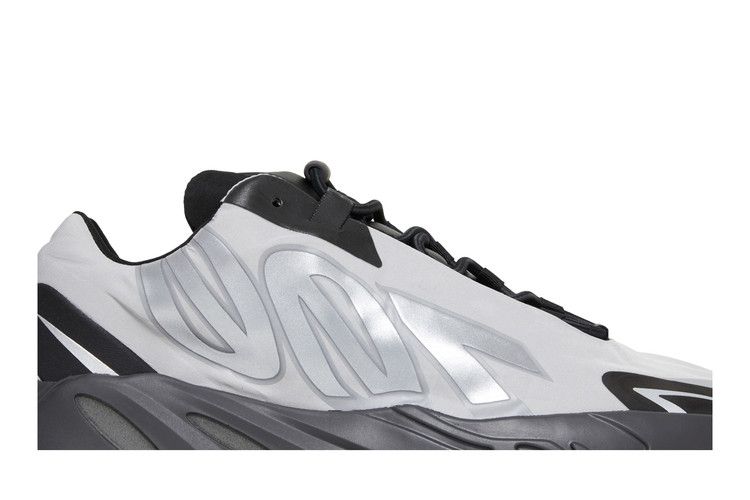 Yeezy Boost 700 Mnvn Metallic