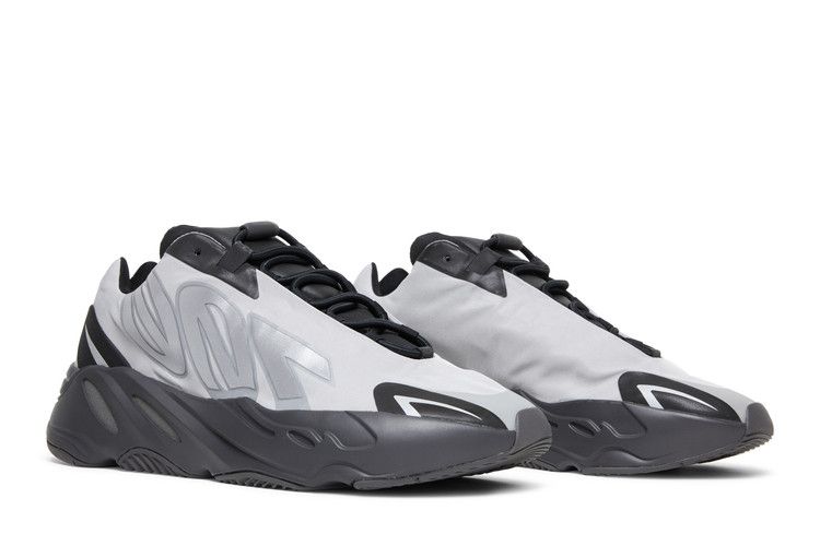 Yeezy Boost 700 Mnvn Metallic