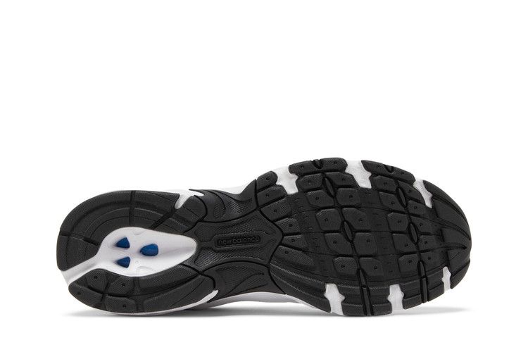 530 White Black