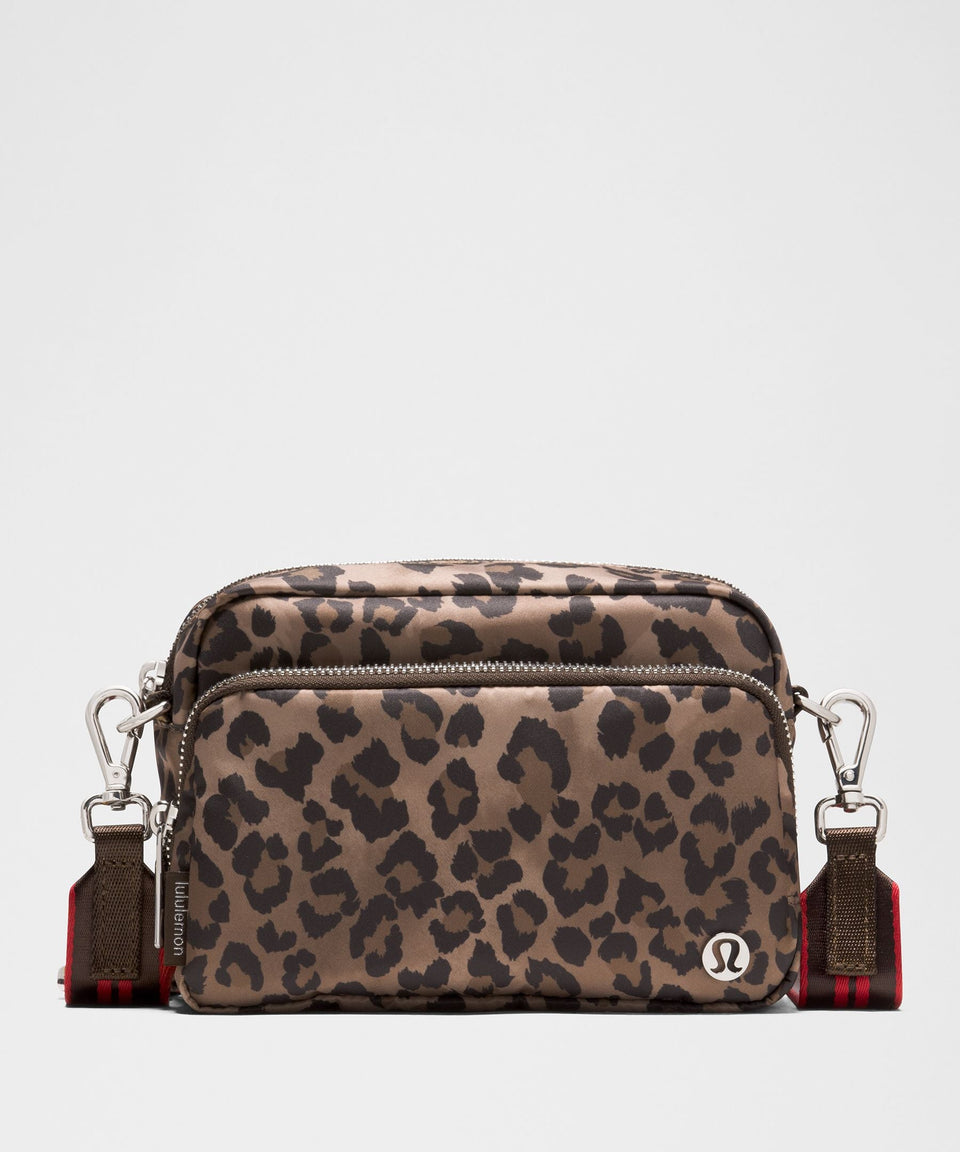 Lululemon Everywhere Crossbody Bag 2L *Leopard