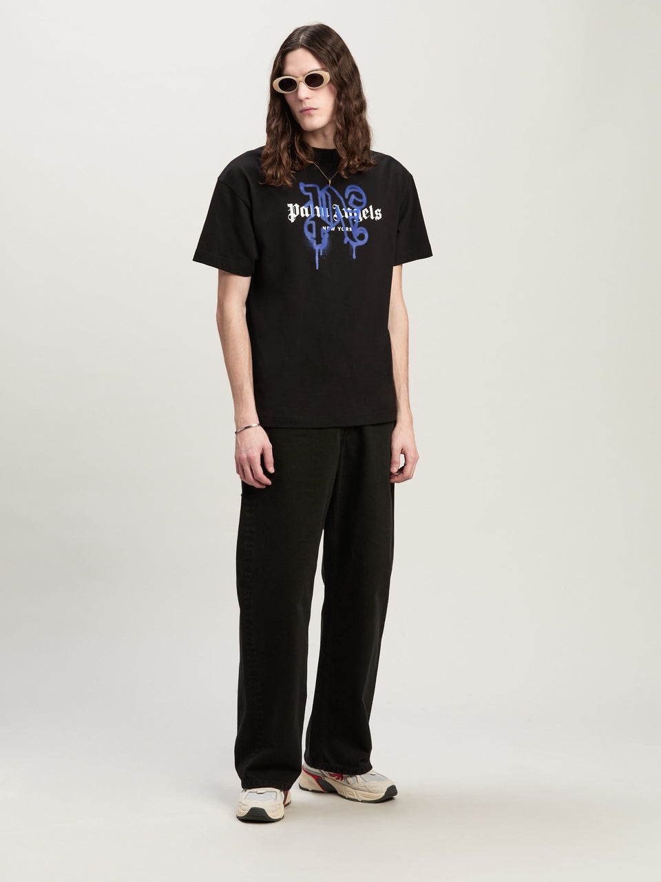 NY MONOGRAM SPRAY TEE BLACK
