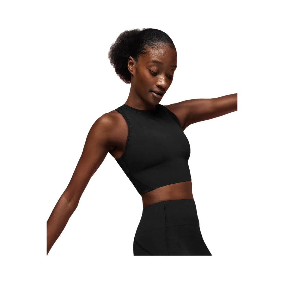 On Movement Crop Black