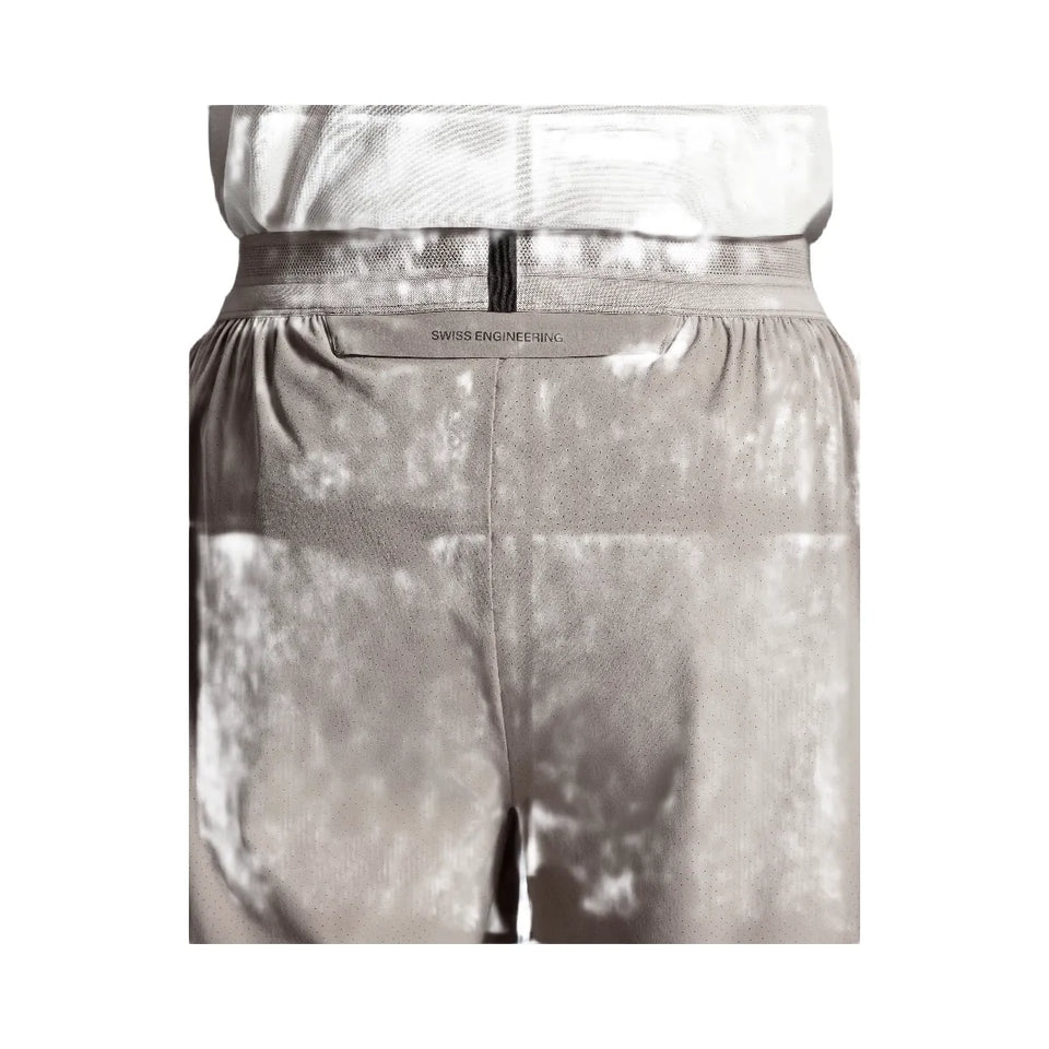 On 5" Performance Shorts Cinder