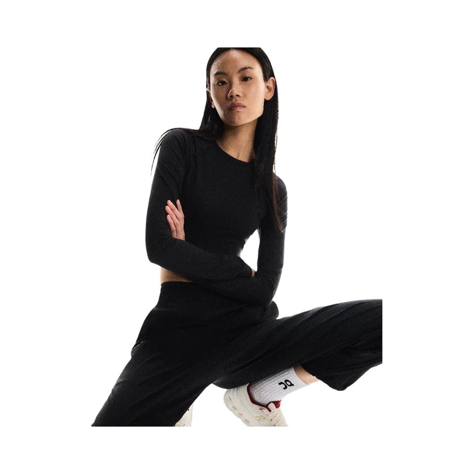 On Studio Long-T Crop Black
