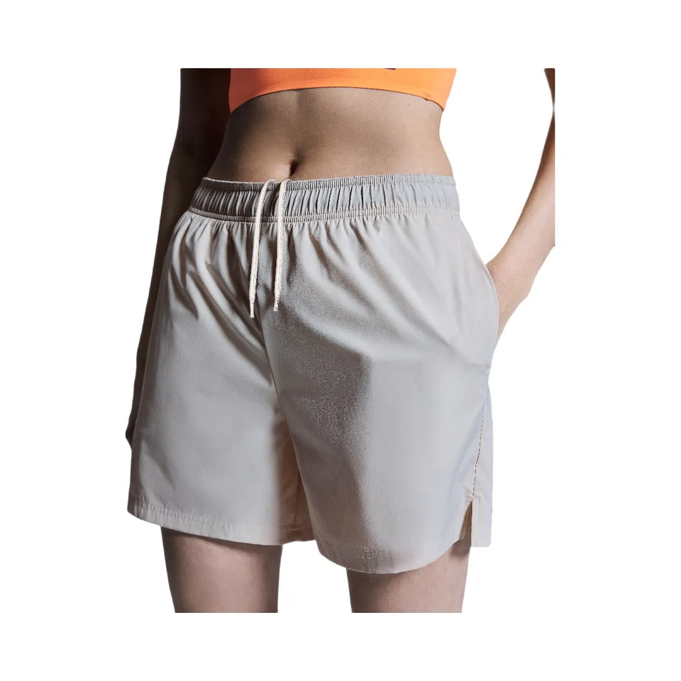 On 3" Core Shorts Sand