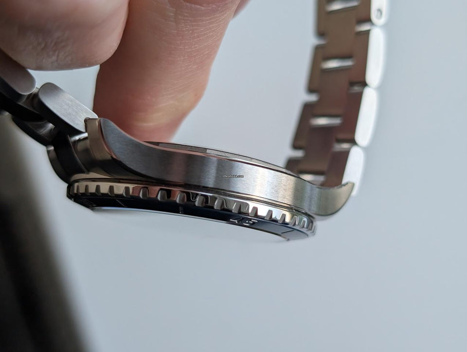 Breitling Superocean 42 Automatic 42 Brand New Full Set Warranty to November 2027