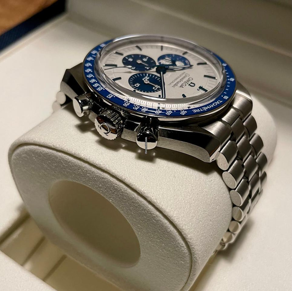 Omega Speedmaster Professional Moonwatch'Silver Snoopy Award' NEW Complete Set +Bracelet & Stickers | 50th Anniversary Ed