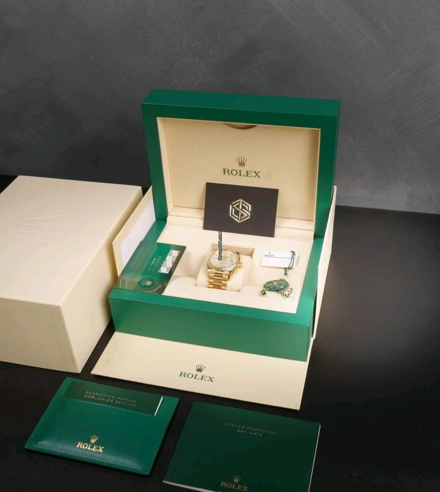 Rolex | Day-Date | 128238 | 36 x 43 mm | Yellow gold | Automatic