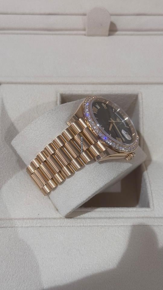Rolex | Day-Date | 228348RBR | Yellow gold | 40 x 48 mm | Yellow gold | Green | Automatic