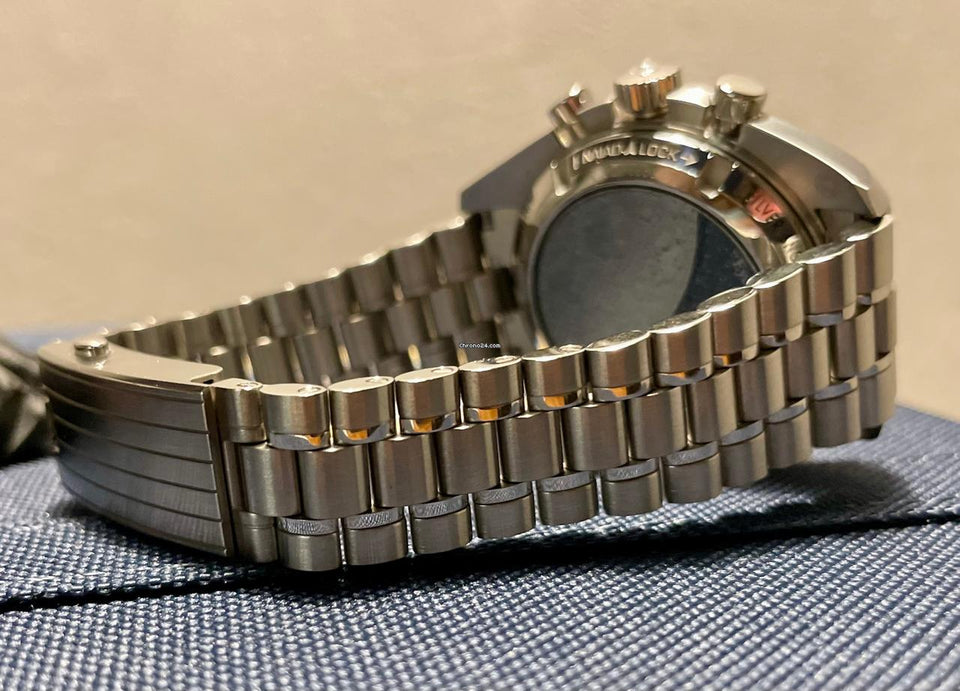 Omega Speedmaster Professional Moonwatch'Silver Snoopy Award' NEW Complete Set +Bracelet & Stickers | 50th Anniversary Ed