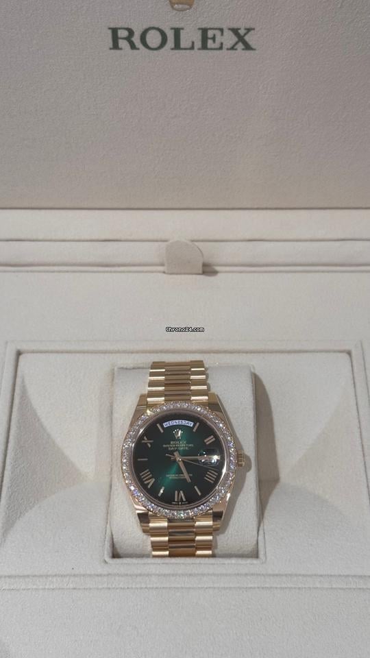 Rolex | Day-Date | 228348RBR | Yellow gold | 40 x 48 mm | Yellow gold | Green | Automatic