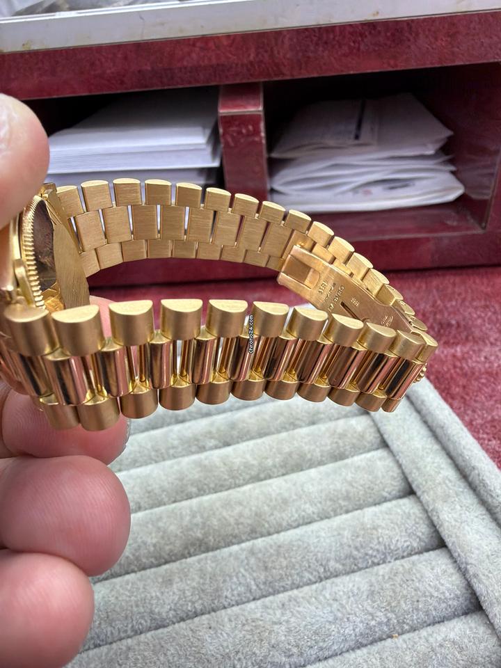 Rolex | Day-Date | 18138 | Yellow gold | 31 mm | Yellow gold | Champagne | Automatic