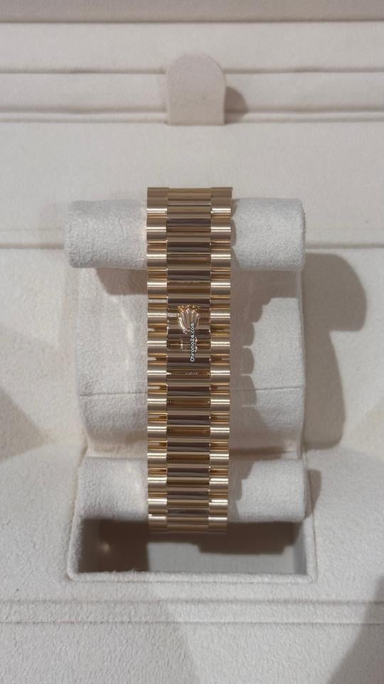 Rolex | Day-Date | 228348RBR | Yellow gold | 40 x 48 mm | Yellow gold | Green | Automatic